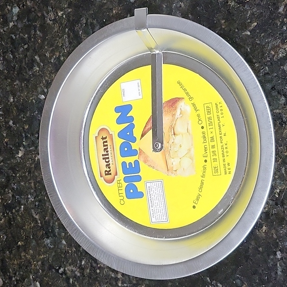 NWT Vintage Radiant Bakeware Tin PIE PAN Kitchenware slider cutter Brazil